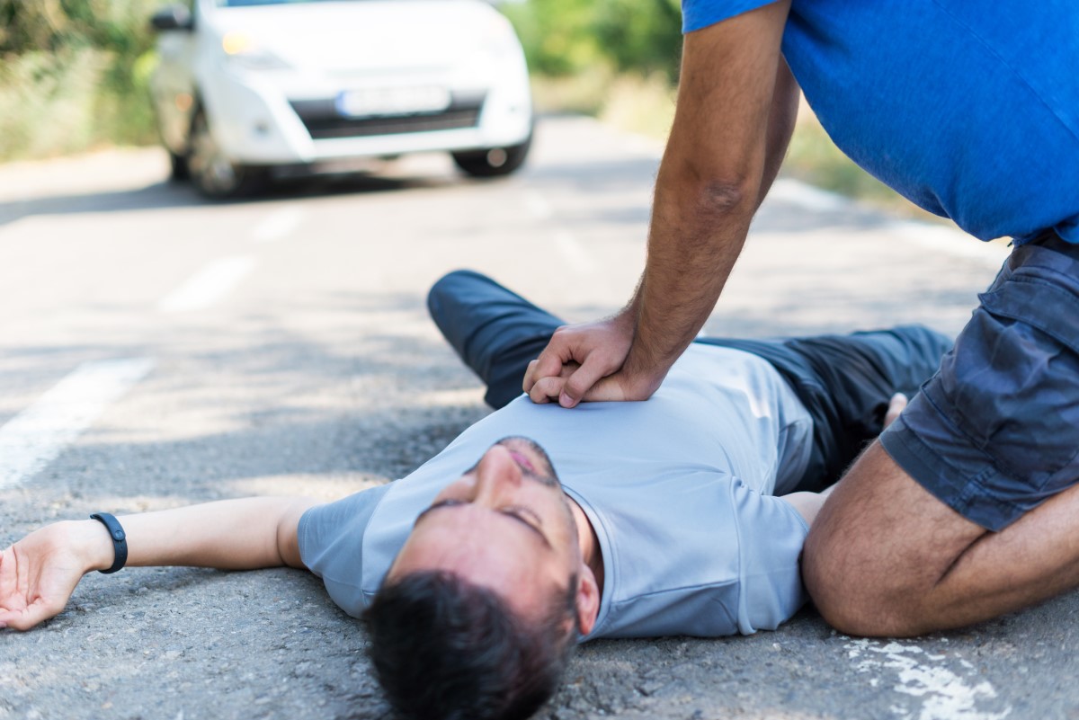 CPR - kardiopulmoninis gaivinimas - gelbėjamas sąmonės netekęs žmogus, kuris nereaguoja.